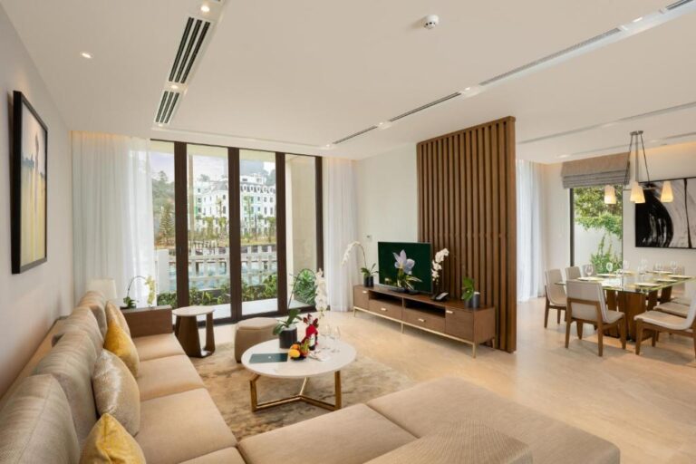 Biệt thự bên hồ